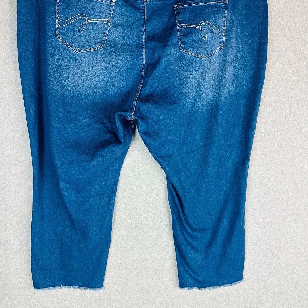 New Avenue Denim Womans Sz 32 Plus Crop Jeans Blue Denim Pockets Raw Hem NWT - Picture 8 of 11
